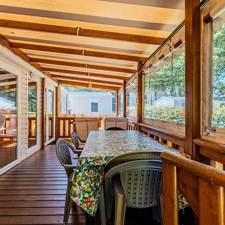 Mobilhome Terrasse, Et Piscine