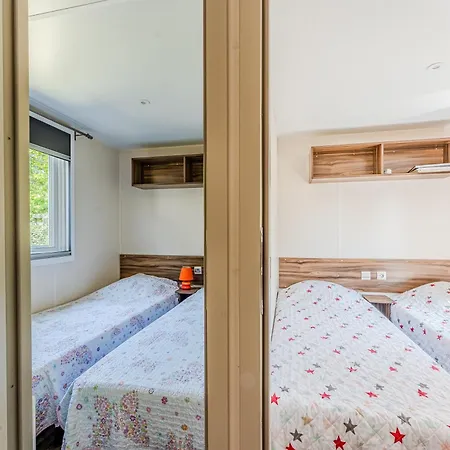 Mobilhome Terrasse, Et Piscine Kemp Gastes