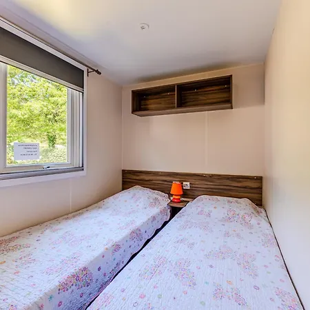 Mobilhome Terrasse, Et Piscine Kemp Gastes