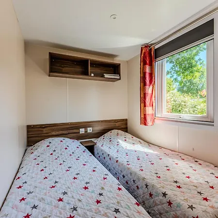 Kemp Mobilhome Terrasse, Et Piscine Gastes