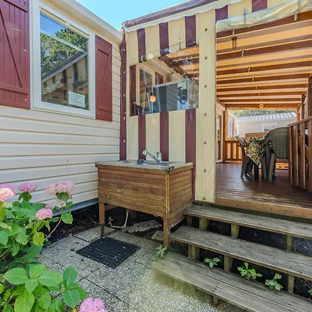 Kemp Mobilhome Terrasse, Et Piscine Gastes